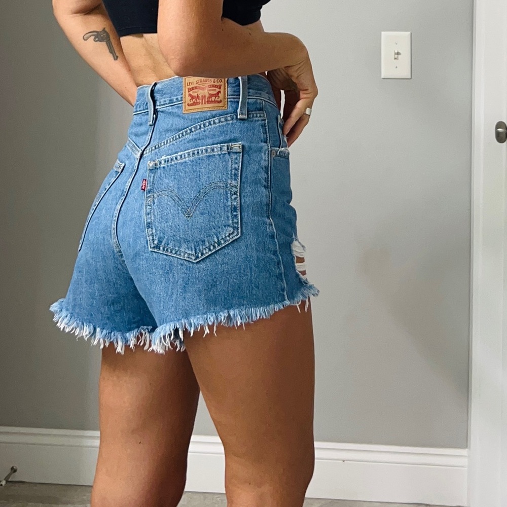 🌀Levi's🌀HIGH WAISTED MOM SHOPTS 🌀Size 26